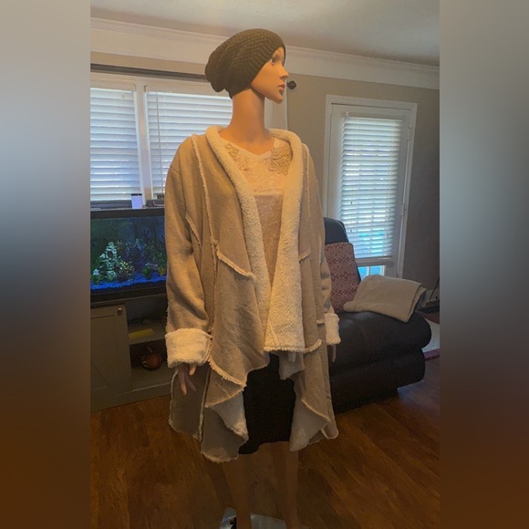 Monroe & Main Cozy Long Open Cardigan Faux Fur Lined Excellent Condition! - Picture 14 of 15